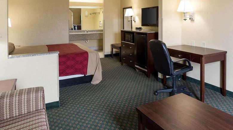 <b>Rodeway Inn & Suites Suite</b>. Images powered by <a href="https://iceportal.shijigroup.com/" title="IcePortal" target="_blank">IcePortal</a>.