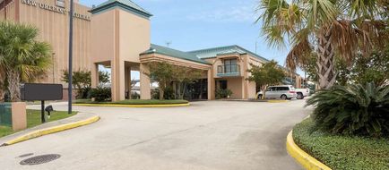 Rodeway Inn & Suites Exterior