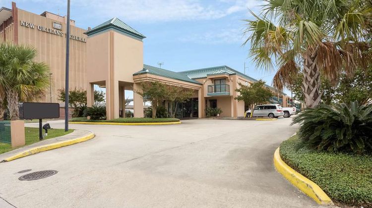 Rodeway Inn & Suites Exterior