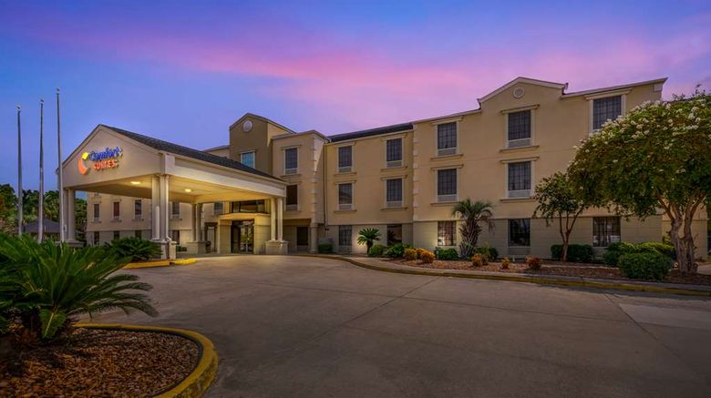 <b>Comfort Suites Exterior</b>. Images powered by <a href="https://iceportal.shijigroup.com/" title="IcePortal" target="_blank">IcePortal</a>.