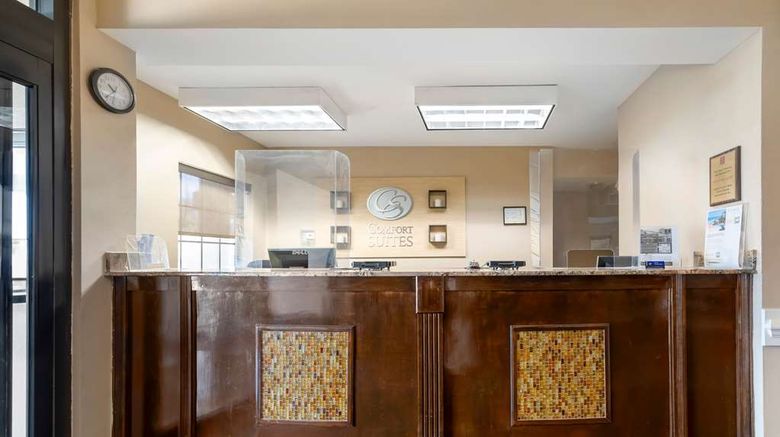 <b>Comfort Suites Lobby</b>. Images powered by <a href="https://iceportal.shijigroup.com/" title="IcePortal" target="_blank">IcePortal</a>.