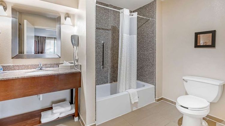 Comfort Suites Room