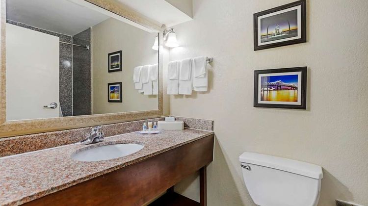 Comfort Suites Room