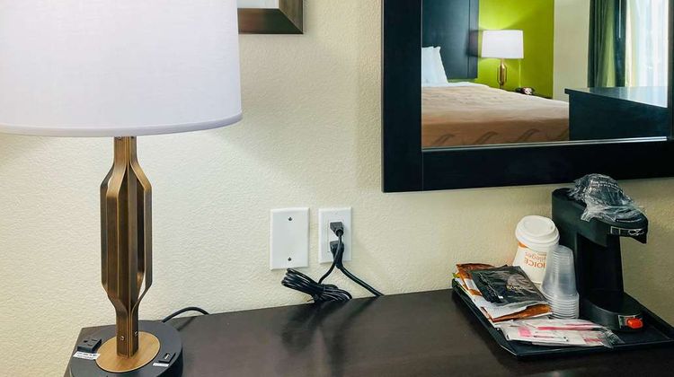 Quality Inn & Suites Lake Charles Room