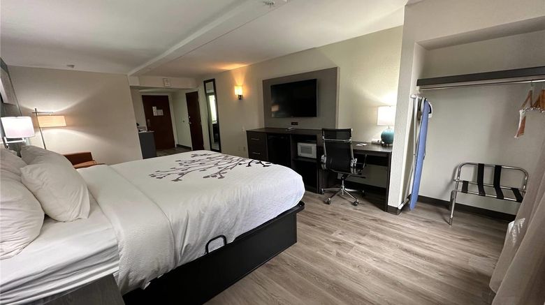 <b>Sleep Inn & Suites Suite</b>. Images powered by <a href="https://iceportal.shijigroup.com/" title="IcePortal" target="_blank">IcePortal</a>.