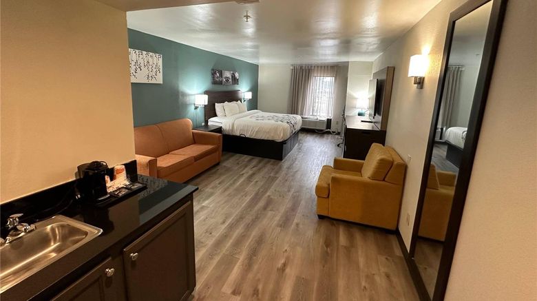 <b>Sleep Inn & Suites Suite</b>. Images powered by <a href="https://iceportal.shijigroup.com/" title="IcePortal" target="_blank">IcePortal</a>.