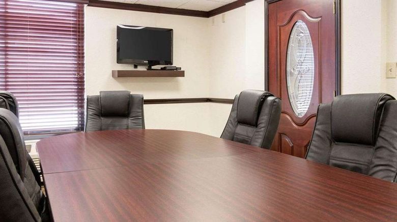 <b>Quality Inn Shreveport Meeting</b>. Images powered by <a href="https://iceportal.shijigroup.com/" title="IcePortal" target="_blank">IcePortal</a>.
