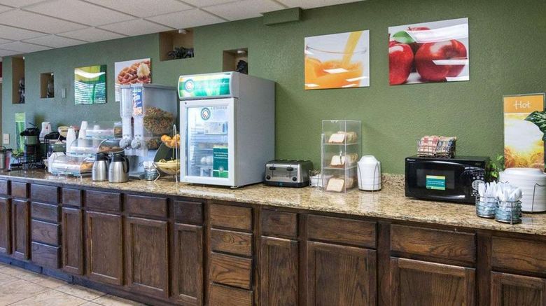 <b>Quality Inn Shreveport Restaurant</b>. Images powered by <a href="https://iceportal.shijigroup.com/" title="IcePortal" target="_blank">IcePortal</a>.