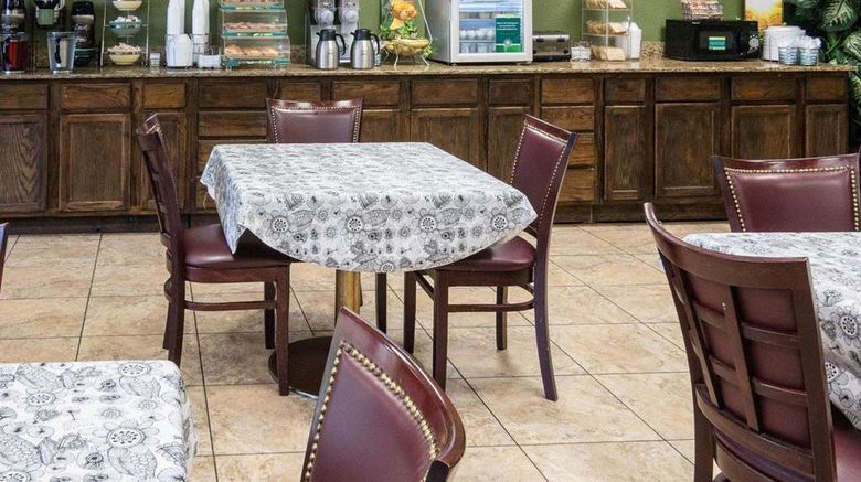 <b>Quality Inn Shreveport Restaurant</b>. Images powered by <a href="https://iceportal.shijigroup.com/" title="IcePortal" target="_blank">IcePortal</a>.