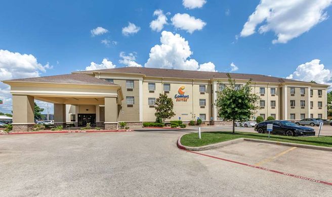 Comfort Suites Exterior