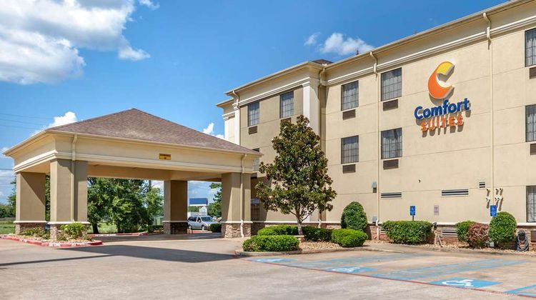 Comfort Suites Exterior