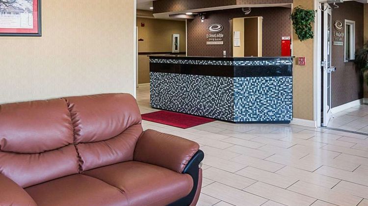 Econo Lodge Inn & Suites Lobby