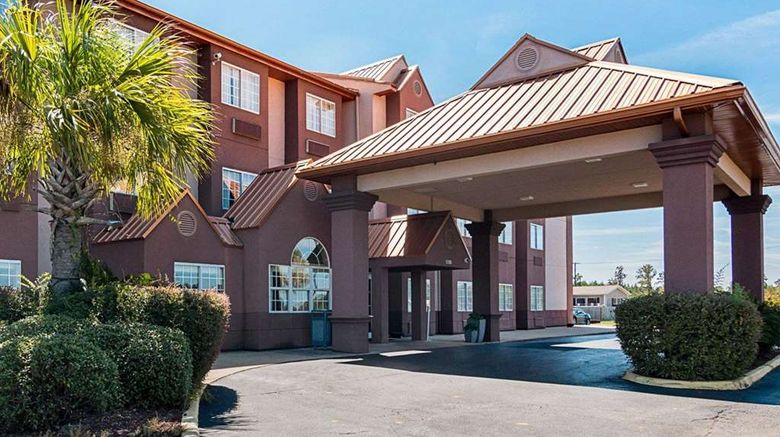 <b>Econo Lodge Inn & Suites Exterior</b>. Images powered by <a href="https://iceportal.shijigroup.com/" title="IcePortal" target="_blank">IcePortal</a>.