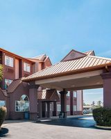 Econo Lodge Inn & Suites