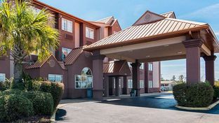Econo Lodge Inn & Suites