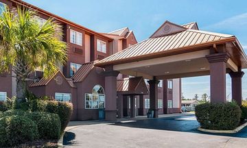 Econo Lodge Inn & Suites