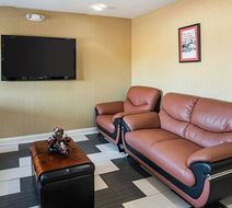 Econo Lodge Inn & Suites Lobby