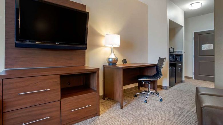 <b>Comfort Suites Suite</b>. Images powered by <a href="https://iceportal.shijigroup.com/" title="IcePortal" target="_blank">IcePortal</a>.