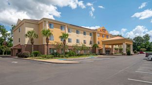 Comfort Suites