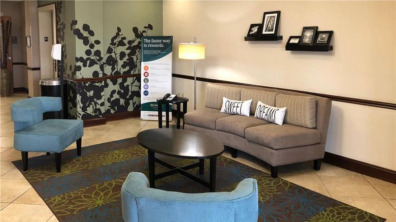 <b>Sleep Inn & Suites Lobby</b>. Images powered by <a href="https://iceportal.shijigroup.com/" title="IcePortal" target="_blank">IcePortal</a>.