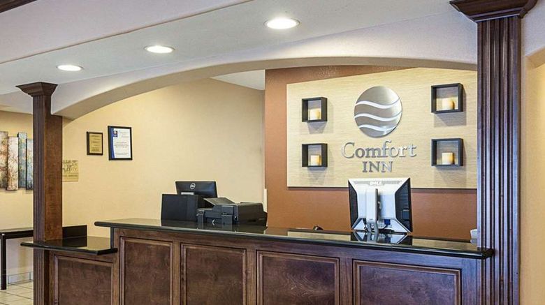 <b>Comfort Inn Lobby</b>. Images powered by <a href="https://iceportal.shijigroup.com/" title="IcePortal" target="_blank">IcePortal</a>.