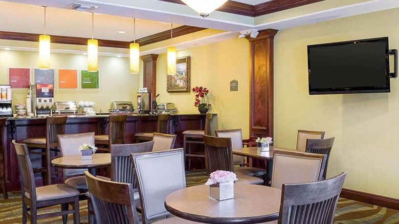 <b>Comfort Suites Restaurant</b>. Images powered by <a href="https://iceportal.shijigroup.com/" title="IcePortal" target="_blank">IcePortal</a>.