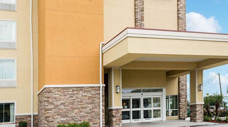 <b>Comfort Suites Exterior</b>. Images powered by <a href="https://iceportal.shijigroup.com/" title="IcePortal" target="_blank">IcePortal</a>.