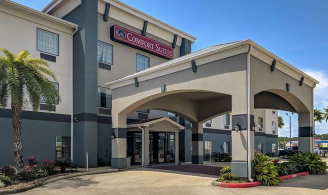 Comfort Suites Exterior