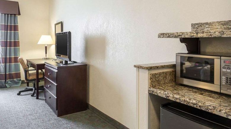 <b>Quality Inn Donaldsonville Room</b>. Images powered by <a href="https://iceportal.shijigroup.com/" title="IcePortal" target="_blank">IcePortal</a>.