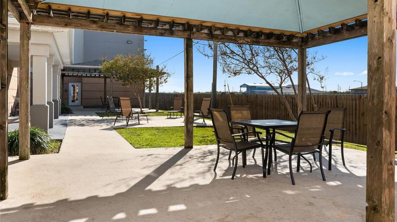 <b>MainStay Suites Pool</b>. Images powered by <a href="https://iceportal.shijigroup.com/" title="IcePortal" target="_blank">IcePortal</a>.
