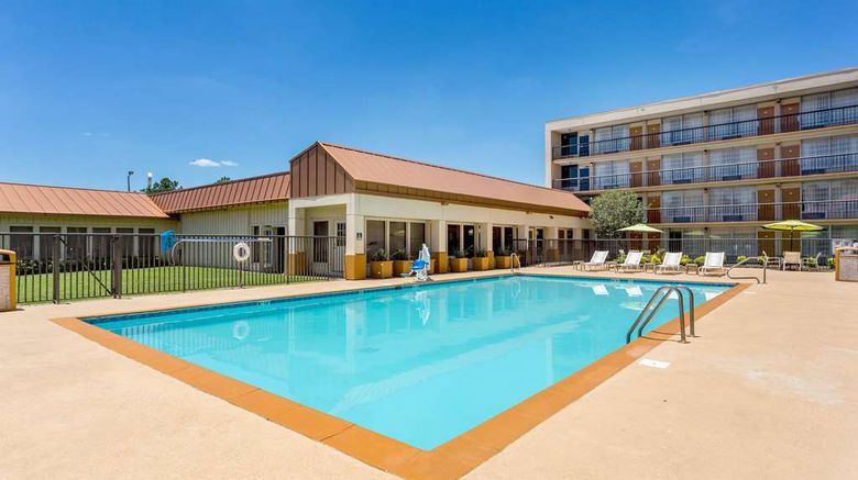 <b>Quality Inn & Suites Baton Rouge West Pool</b>. Images powered by <a href="https://iceportal.shijigroup.com/" title="IcePortal" target="_blank">IcePortal</a>.