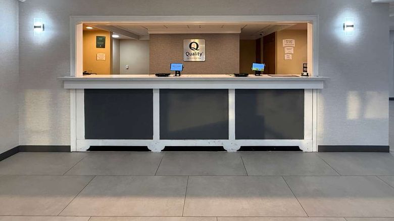 <b>Quality Inn & Suites Baton Rouge West Lobby</b>. Images powered by <a href="https://iceportal.shijigroup.com/" title="IcePortal" target="_blank">IcePortal</a>.