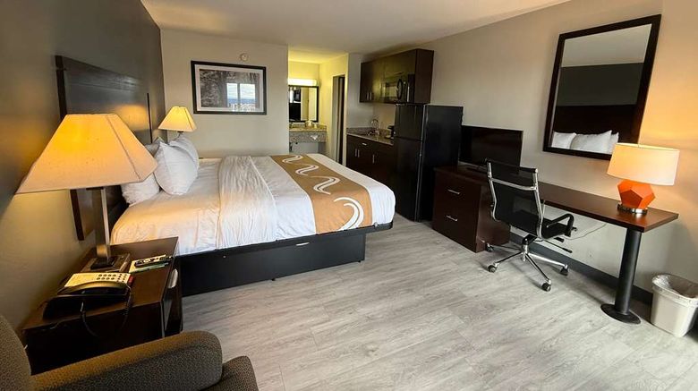 <b>Quality Inn & Suites Baton Rouge West Suite</b>. Images powered by <a href="https://iceportal.shijigroup.com/" title="IcePortal" target="_blank">IcePortal</a>.