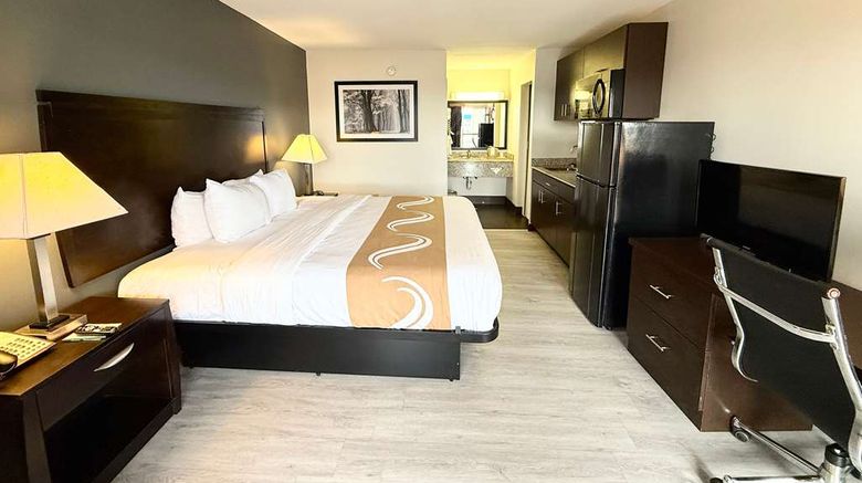 <b>Quality Inn & Suites Baton Rouge West Suite</b>. Images powered by <a href="https://iceportal.shijigroup.com/" title="IcePortal" target="_blank">IcePortal</a>.