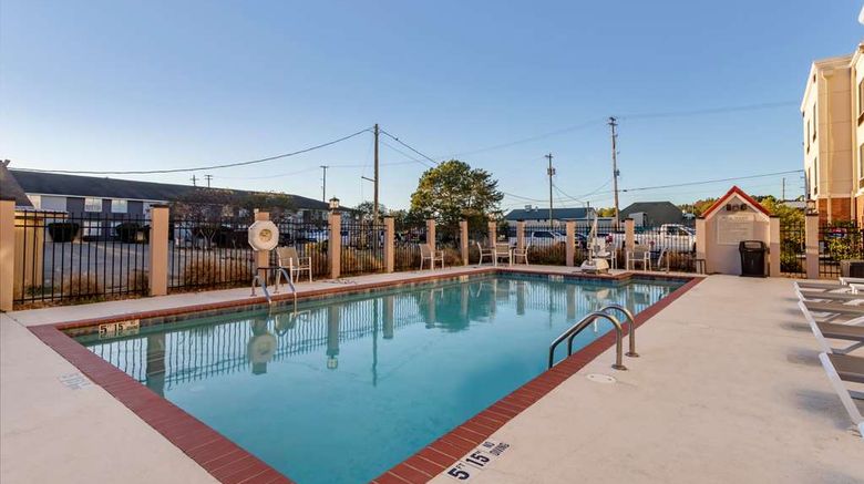 <b>Comfort Suites Natchitoches Pool</b>. Images powered by <a href="https://iceportal.shijigroup.com/" title="IcePortal" target="_blank">IcePortal</a>.