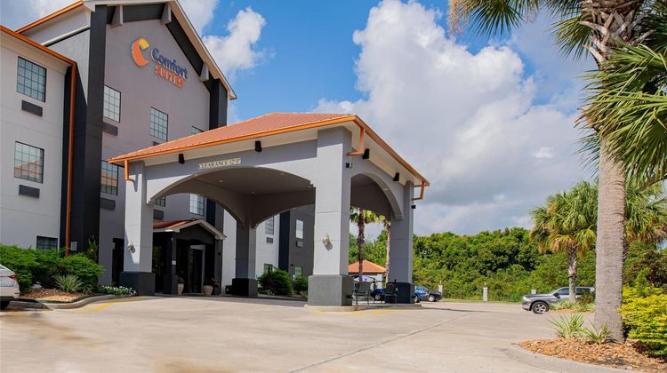 Comfort Suites Exterior