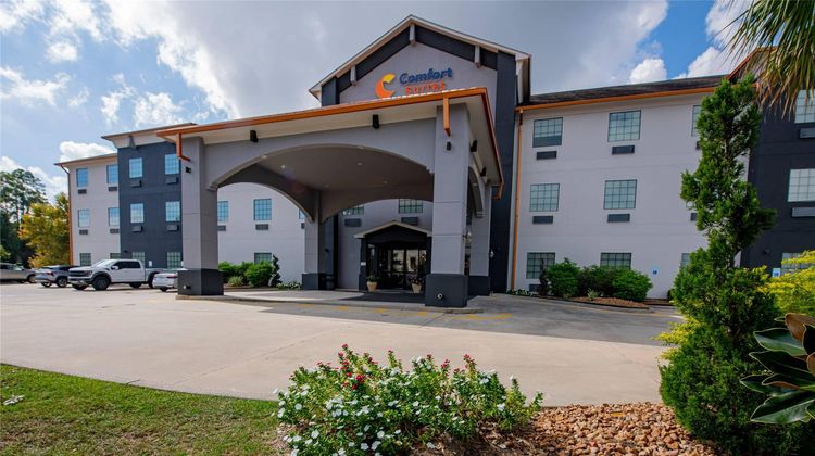 Comfort Suites Exterior
