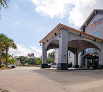 Comfort Suites Exterior