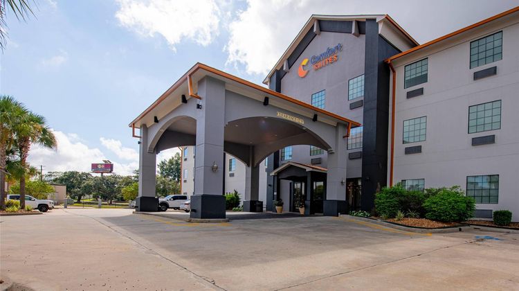 Comfort Suites Exterior