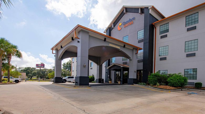 <b>Comfort Suites Exterior</b>. Images powered by <a href="https://iceportal.shijigroup.com/" title="IcePortal" target="_blank">IcePortal</a>.