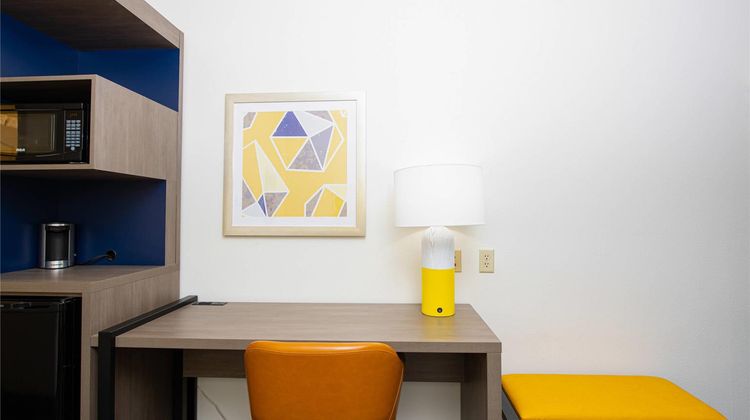 Comfort Suites Room