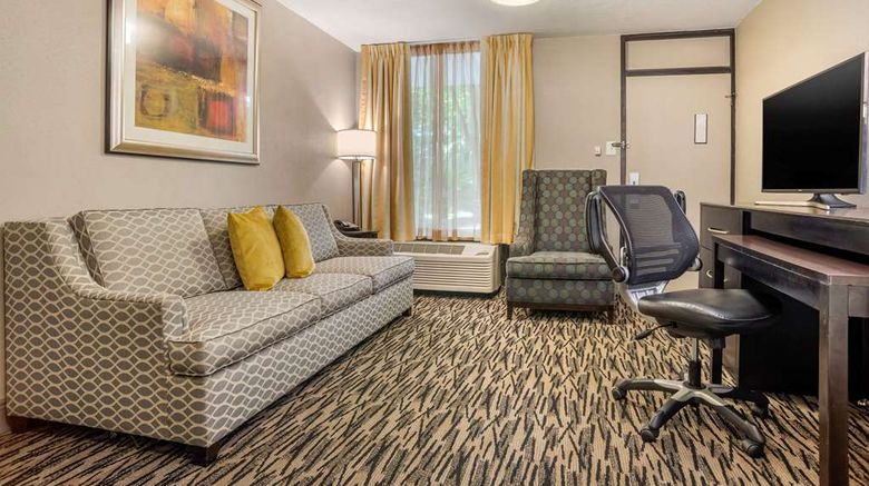 <b>Clarion Inn Conference Center Suite</b>. Images powered by <a href="https://iceportal.shijigroup.com/" title="IcePortal" target="_blank">IcePortal</a>.