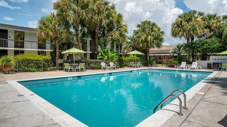 <b>Clarion Inn Conference Center Pool</b>. Images powered by <a href="https://iceportal.shijigroup.com/" title="IcePortal" target="_blank">IcePortal</a>.