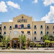 Evangeline Downs Hotel