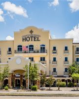 Evangeline Downs Hotel