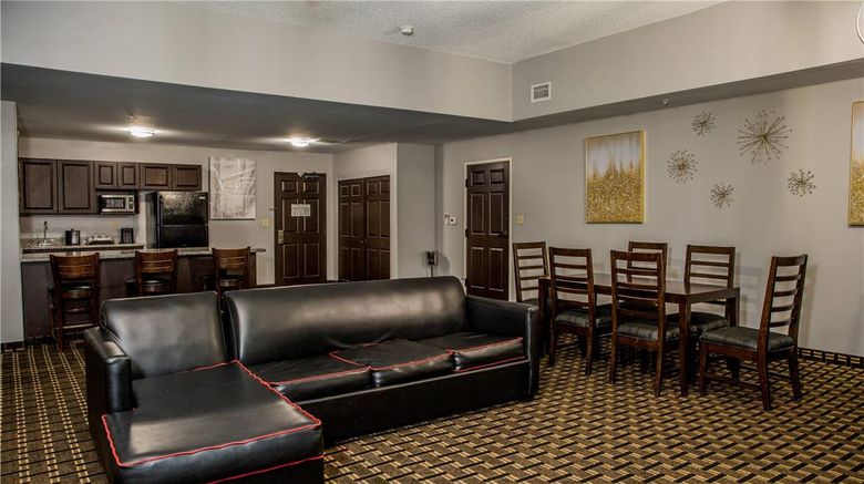 <b>Evangeline Downs Hotel Suite</b>. Images powered by <a href="https://iceportal.shijigroup.com/" title="IcePortal" target="_blank">IcePortal</a>.