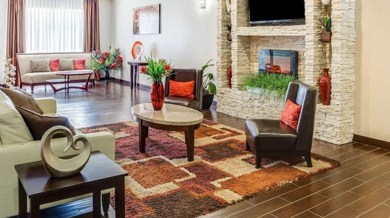 <b>Comfort Suites Covington Mandeville Lobby</b>. Images powered by <a href="https://iceportal.shijigroup.com/" title="IcePortal" target="_blank">IcePortal</a>.