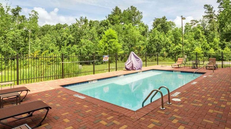 <b>Comfort Suites Covington Mandeville Pool</b>. Images powered by <a href="https://iceportal.shijigroup.com/" title="IcePortal" target="_blank">IcePortal</a>.