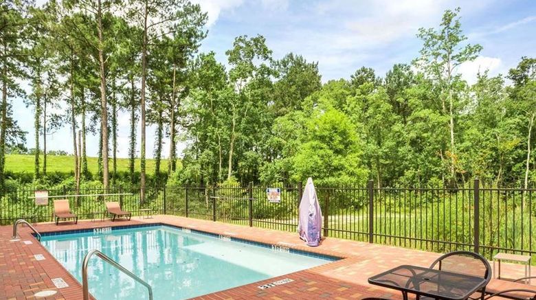 <b>Comfort Suites Covington Mandeville Pool</b>. Images powered by <a href="https://iceportal.shijigroup.com/" title="IcePortal" target="_blank">IcePortal</a>.