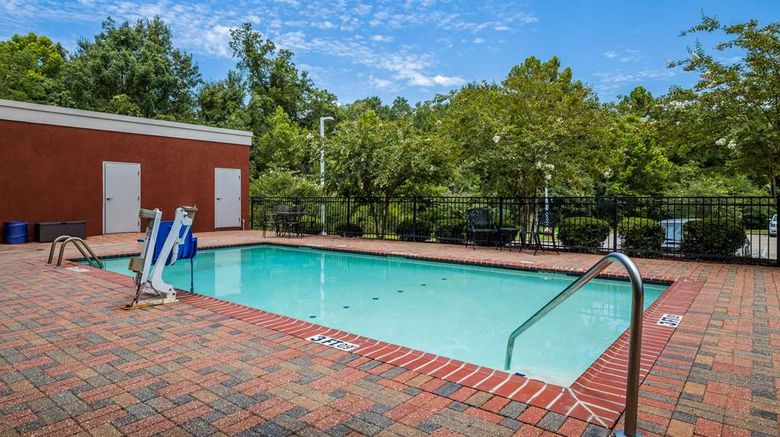 <b>Comfort Suites Pool</b>. Images powered by <a href="https://iceportal.shijigroup.com/" title="IcePortal" target="_blank">IcePortal</a>.
